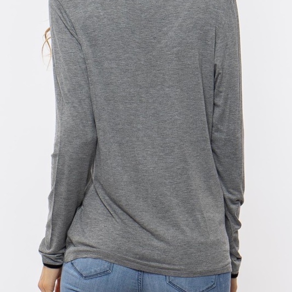 Gray long sleeve oversized comfy sweater vneck top - Picture 4 of 4